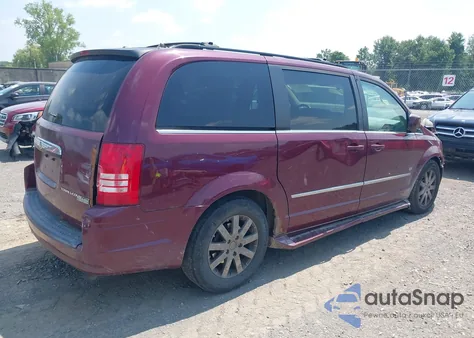 2009 Chrysler Town & Country Touring z USA, uszkodzony, nr VIN 2A8HR54X69R629397
